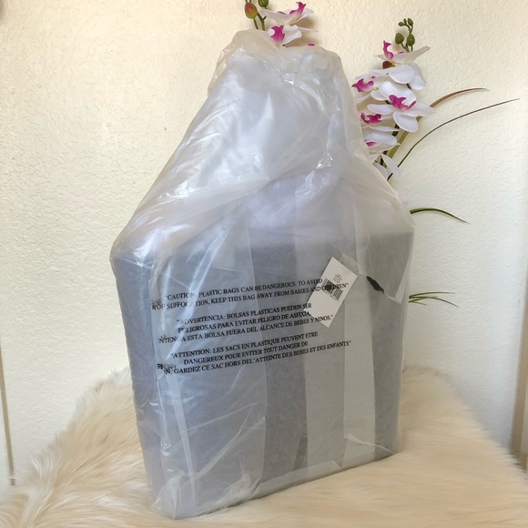 💝s DAY SALE💝KATE SPADE Seton Drive Karla Tote - Picture 2 of 5